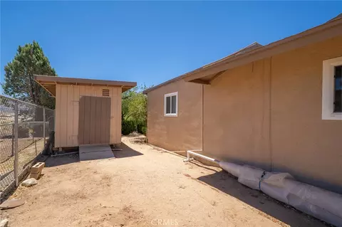 Exterior - 17345 Vista St, Hesperia, CA 92345 photo 20 of 22