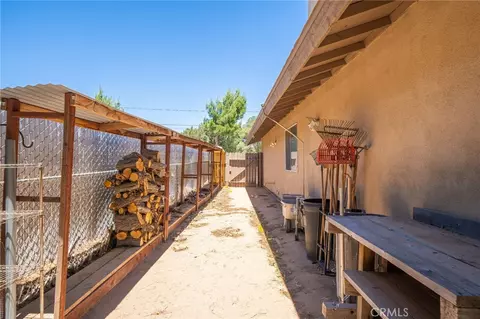 Exterior - 17345 Vista St, Hesperia, CA 92345 photo 21 of 22