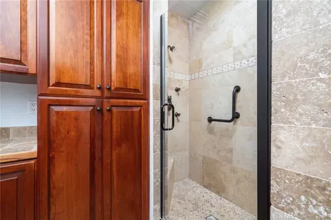 Bath - 17345 Vista St, Hesperia, CA 92345 photo 4 of 4