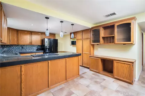 Kitchen - 17345 Vista St, Hesperia, CA 92345 photo 1 of 7
