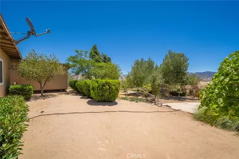 Exterior - 17345 Vista St, Hesperia, CA 92345 photo 16 of 22