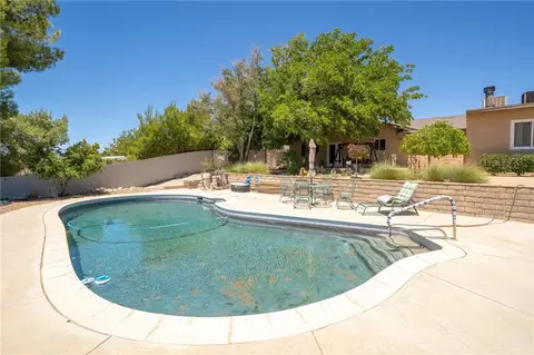 Exterior - 17345 Vista St, Hesperia, CA 92345 photo 13 of 22