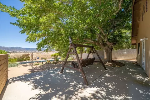 Exterior - 17345 Vista St, Hesperia, CA 92345 photo 7 of 22