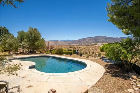 Exterior - 17345 Vista St, Hesperia, CA 92345 photo 11 of 22