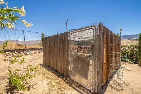 Exterior - 17345 Vista St, Hesperia, CA 92345 photo 18 of 22