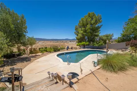 Exterior - 17345 Vista St, Hesperia, CA 92345 photo 17 of 22