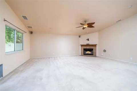 Living - 17345 Vista St, Hesperia, CA 92345 photo 4 of 6