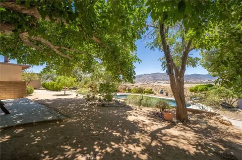 Exterior - 17345 Vista St, Hesperia, CA 92345 photo 9 of 22