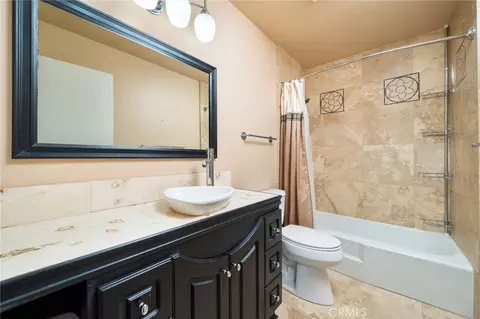 Bath - 17345 Vista St, Hesperia, CA 92345 photo 1 of 4