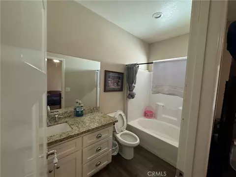 Bath - 21832 Thunderbird, Apple Valley, CA 92307 photo 1 of 4