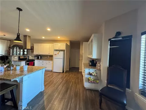 Kitchen - 21832 Thunderbird, Apple Valley, CA 92307 photo 2 of 7