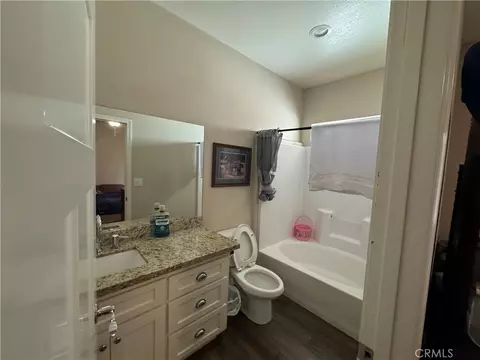 Bath - 21832 Thunderbird, Apple Valley, CA 92307 photo 1 of 4