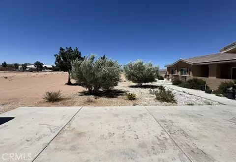 21832 Thunderbird, Apple Valley, CA 92307 photo 3