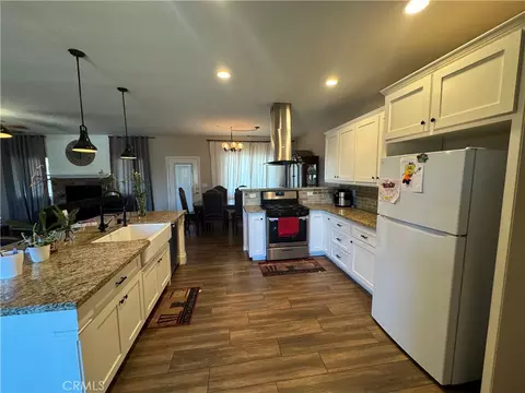 Kitchen - 21832 Thunderbird, Apple Valley, CA 92307 photo 3 of 6