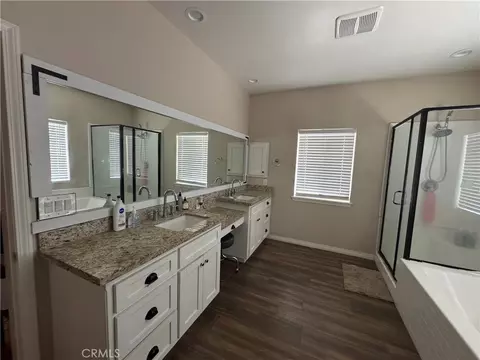 Bath - 21832 Thunderbird, Apple Valley, CA 92307 photo 3 of 4