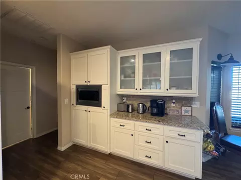 Kitchen - 21832 Thunderbird, Apple Valley, CA 92307 photo 4 of 6