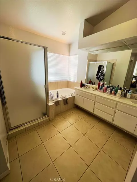 Bath - 2391 Mangular Ave, Corona, CA 92882 photo 3 of 3