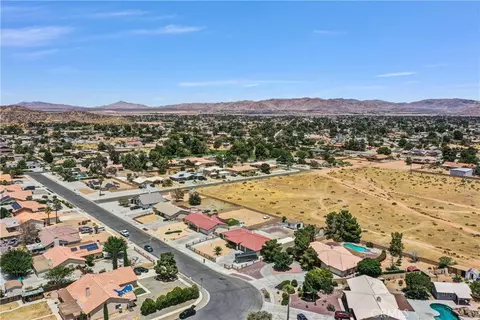 13931 Falling Leaf Rd, Apple Valley, CA 92307 photo 42