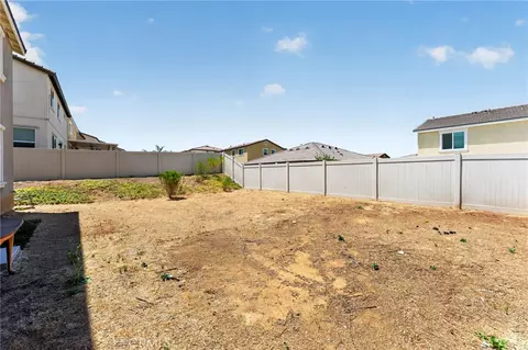 Exterior - 14027 Casetta Dr, Beaumont, CA 92223 photo 6 of 7