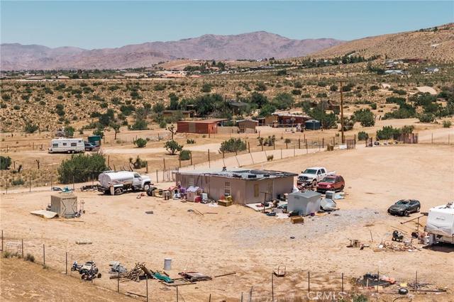 20421 Riverview Rd, Apple Valley, CA 92308