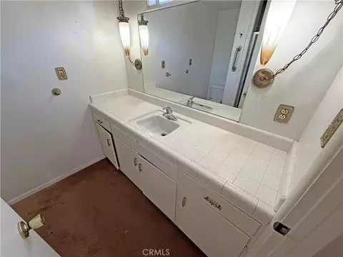 Bath - 7426 Elata, Yucca Valley, CA 92284 photo 1 of 4