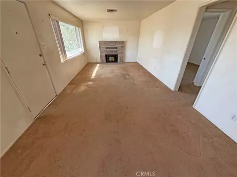 Living - 7426 Elata, Yucca Valley, CA 92284 photo 2 of 4