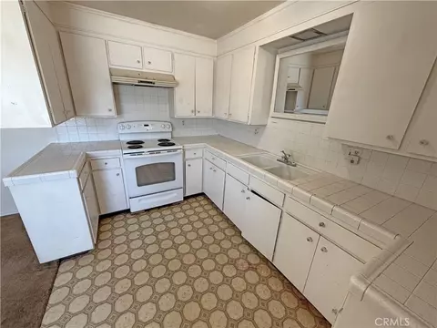 Kitchen - 7426 Elata, Yucca Valley, CA 92284 photo 2 of 3