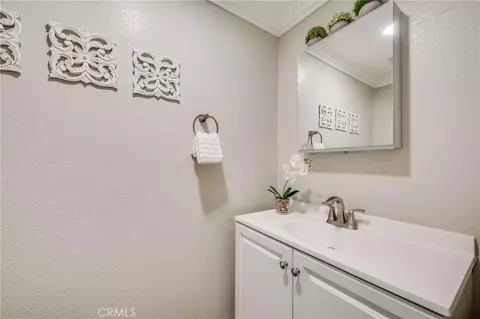 Bath - 1121 Country Pl, Redlands, CA 92374 photo 1 of 3