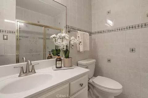 Bath - 7934 Comolette, Downey, CA 90242 photo 1 of 3
