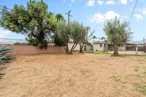 Exterior - 5609 Bandera, Montclair, CA 91763 photo 10 of 14