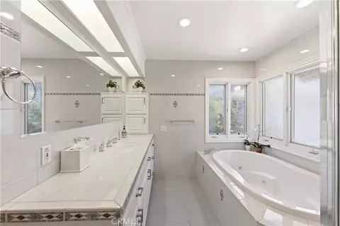 Bath - 903 E Dalton, Glendora, CA 91741 photo 5 of 8