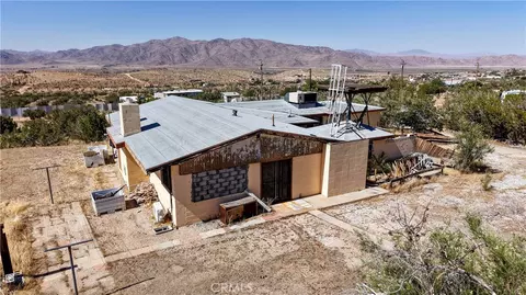 Exterior - 25435 Skyline Dr, Apple Valley, CA 92308 photo 4 of 5