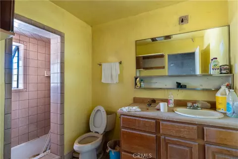 Bath - 25435 Skyline Dr, Apple Valley, CA 92308 photo 1 of 2