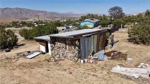 Exterior - 25435 Skyline Dr, Apple Valley, CA 92308 photo 2 of 5