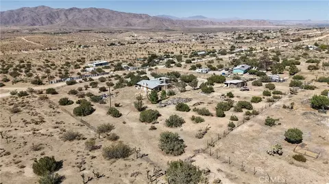 View/Area - 25435 Skyline Dr, Apple Valley, CA 92308 photo 2 of 12