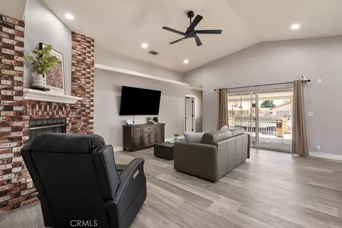 26249 Fleet Ln, Helendale, CA 92342 photo 4