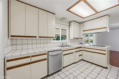 Kitchen - 711 E Cypress, Glendora, CA 91741 photo 3 of 4