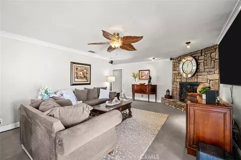 Living - 15093 Mandan, Apple Valley, CA 92307 photo 3 of 4