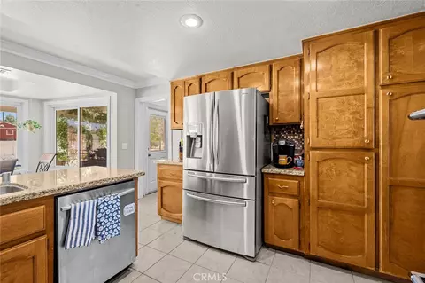 Kitchen - 15093 Mandan, Apple Valley, CA 92307 photo 5 of 5