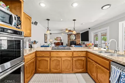 Kitchen - 15093 Mandan, Apple Valley, CA 92307 photo 3 of 5