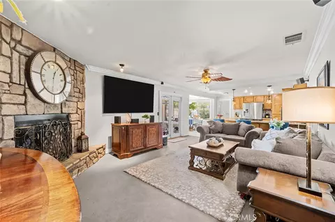 Living - 15093 Mandan, Apple Valley, CA 92307 photo 2 of 4