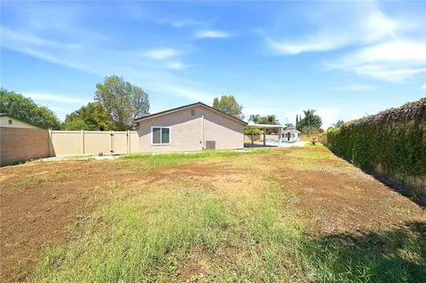 Exterior - 3073 Joshua Tree, Riverside, CA 92503 photo 4 of 12