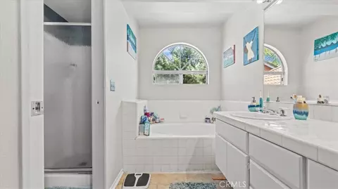 Bath - 1860 Coolidge St, Corona, CA 92879 photo 2 of 3