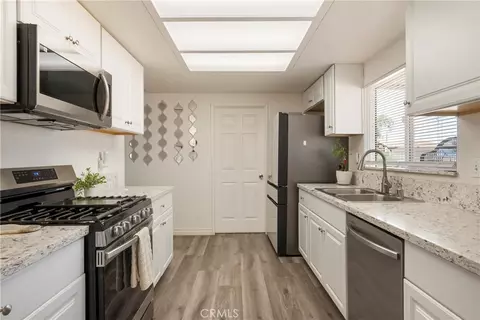 Kitchen - 11345 Otowi Rd, Apple Valley, CA 92308 photo 3 of 3