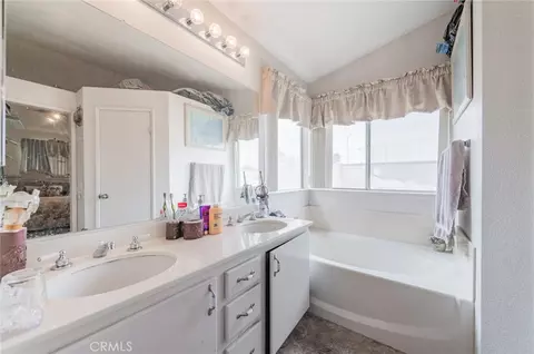 Bath - 2074 Alfalfadale Rd, Perris, CA 92571 photo 2 of 2