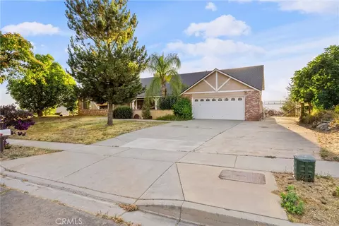 Exterior - 36164 Serape Dr, Yucaipa, CA 92399 photo 3 of 11