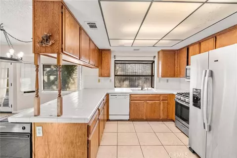 Kitchen - 36164 Serape Dr, Yucaipa, CA 92399 photo 3 of 5
