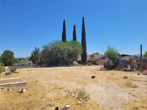 Exterior - 19381 Kinai, Apple Valley, CA 92307 photo 2 of 3