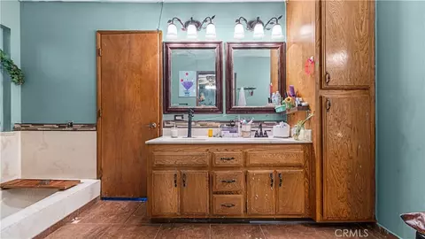 Bath - 19381 Kinai, Apple Valley, CA 92307 photo 1 of 3
