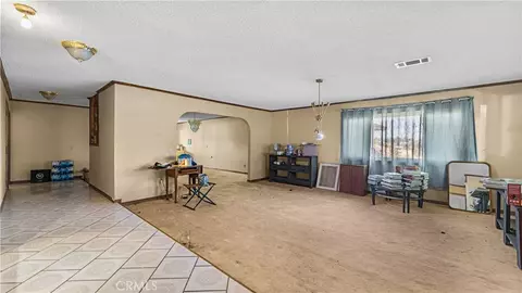 Living - 19381 Kinai, Apple Valley, CA 92307 photo 2 of 3